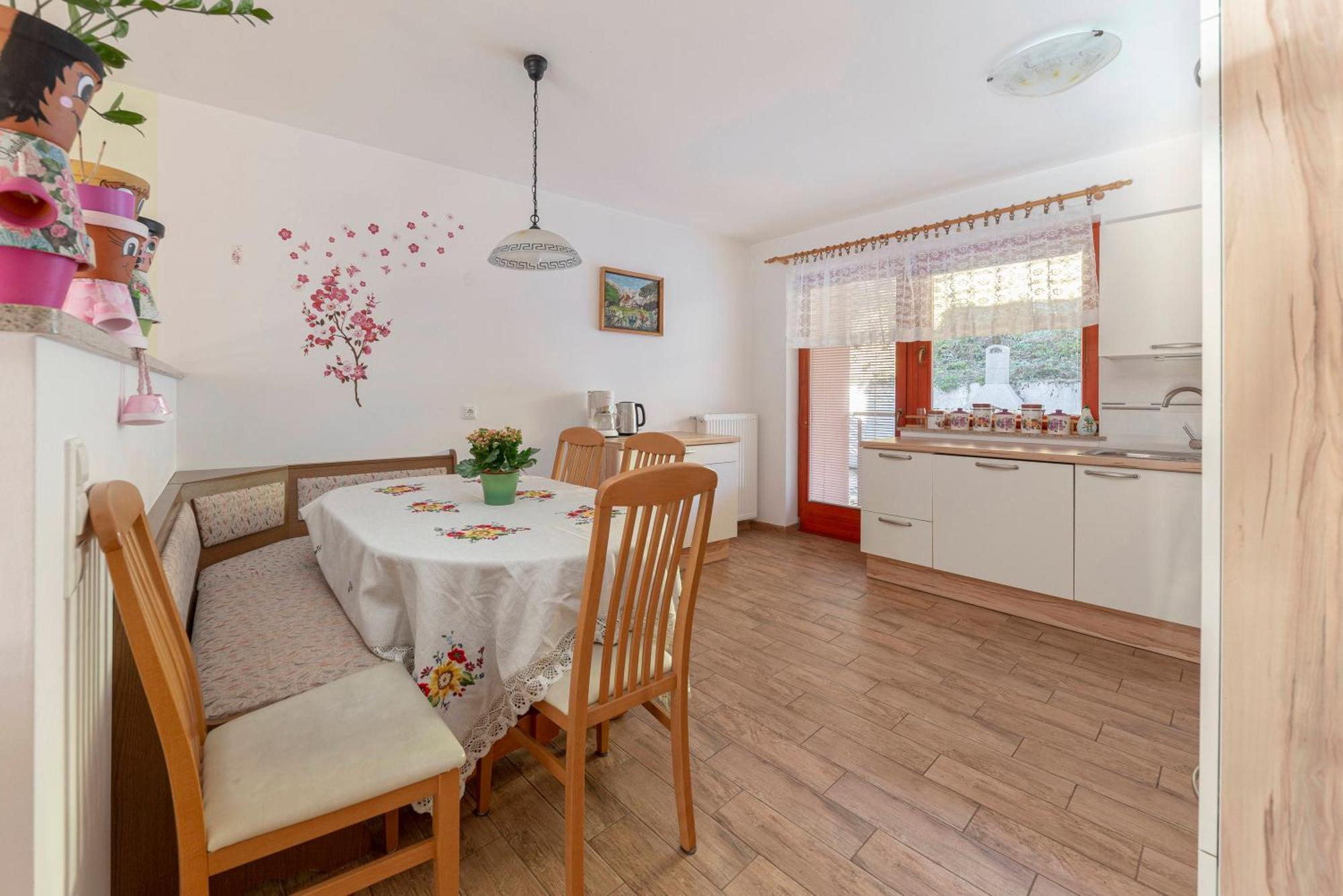 Apartment Pr' Kavac Ratece ภายนอก รูปภาพ